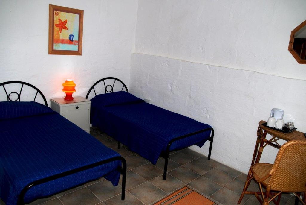 Anna Karistu Accommodation Kercem Bilik gambar